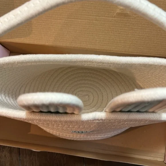 WOVEN EASTER BUNNY BASKET - Picture 2 of 3